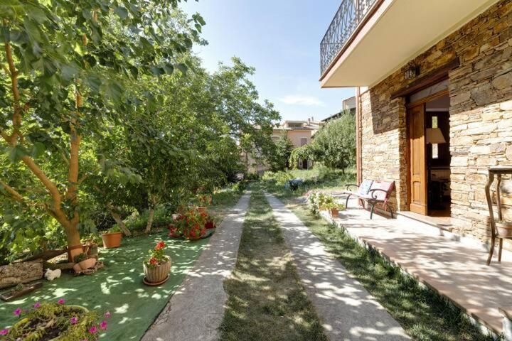 Agrifoglio B&B Con Giardino Аритцо Экстерьер фото